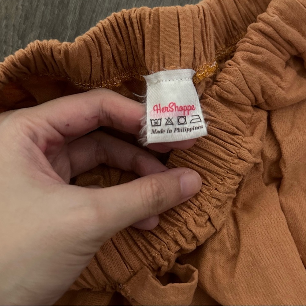 Linen Shorts - Picture 2 of 3